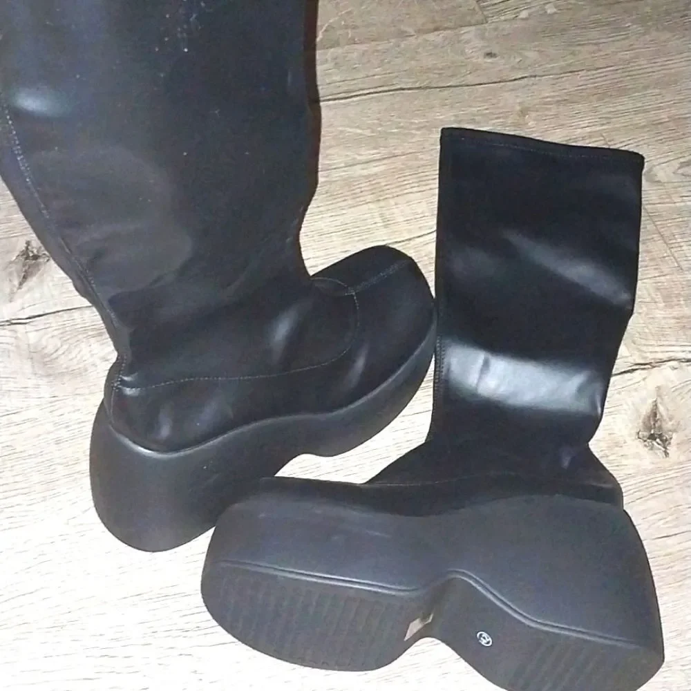 Knee high Stretch Platform boots sz 10
